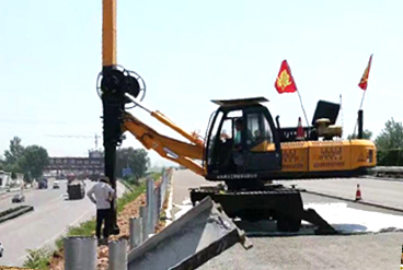 輪式旋挖鉆機(jī)助力國(guó)家公路建設(shè)